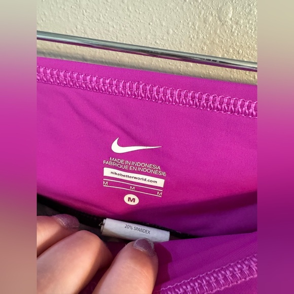 🔴Nike Pink and Multicolor Patterned Leggings - Picture 3 of 5